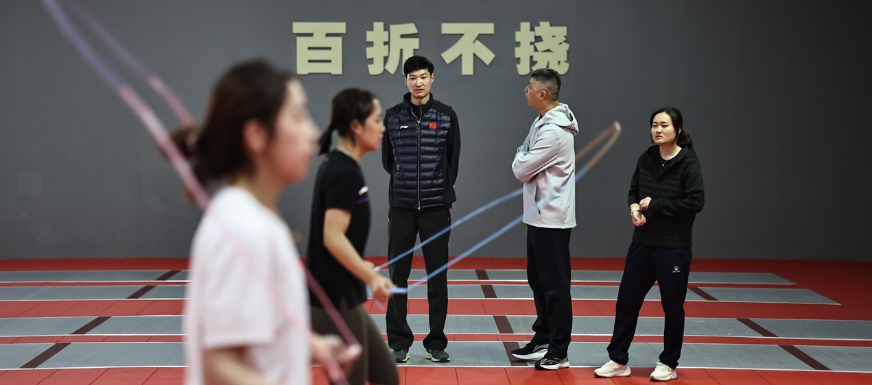 Национальная женская сборная по фехтованию на рапирах тренируется в Шэньчжэне